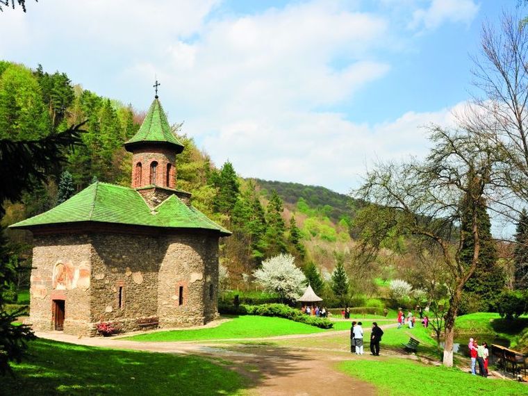 Descopera manastirea Prislop